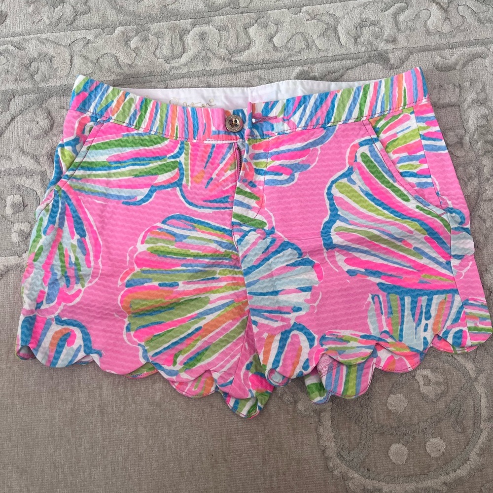 Colorful Scalloped Hem Shorts